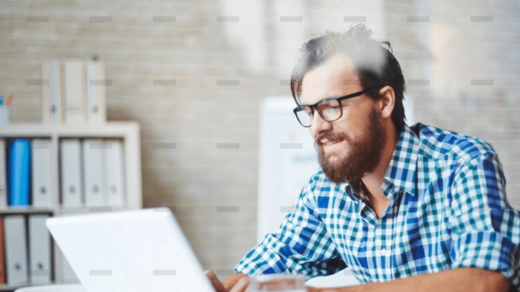 حلول التسويق الالكتروني الشاملة من ريماركتينج: نعزز تواجدك الرقمي عبر تحسين محركات البحث، إدارة الحملات الإعلانية، صناعة المحتوى وبناء الهوية البصرية.